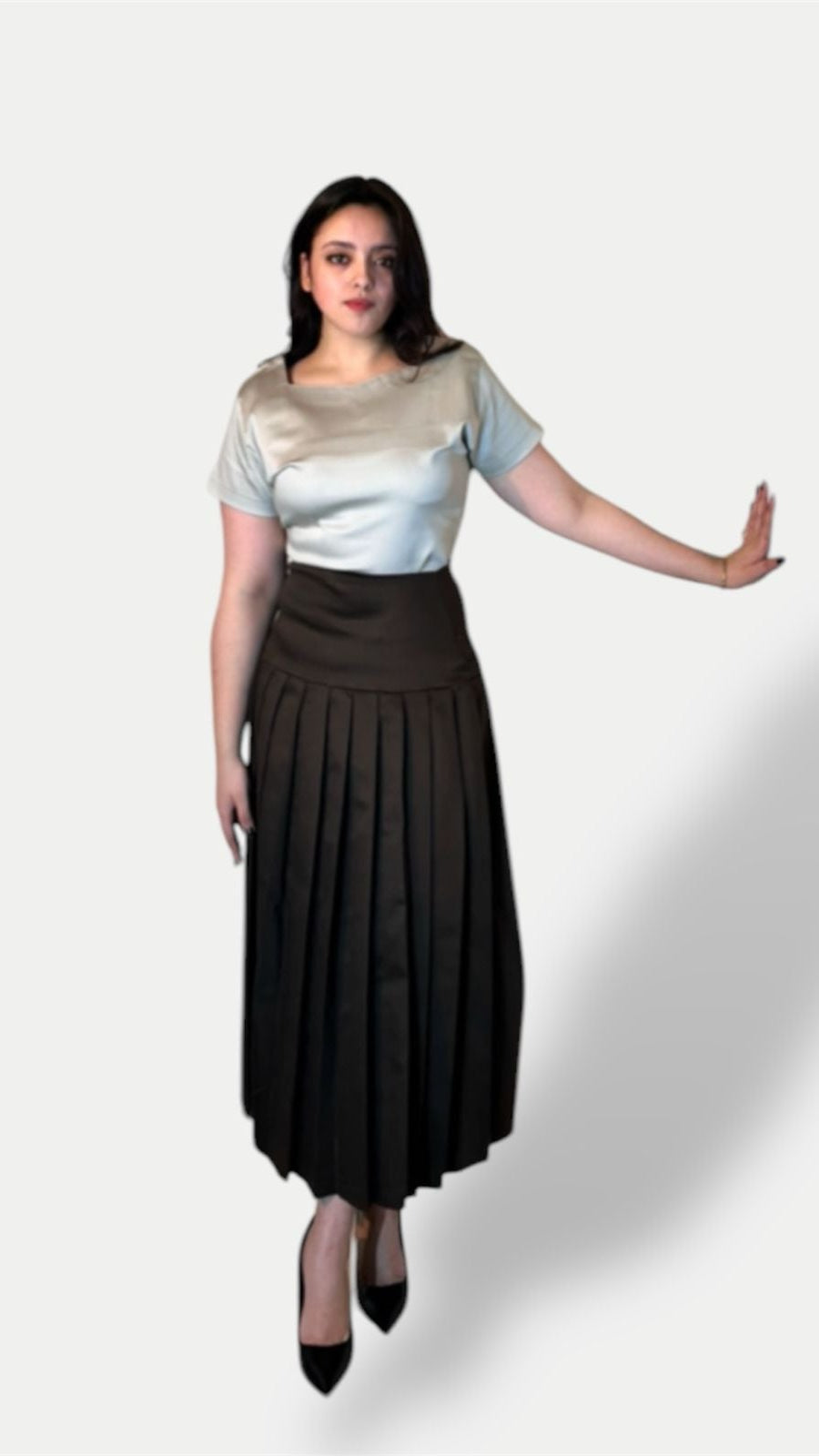 Broad belt pleated skirt