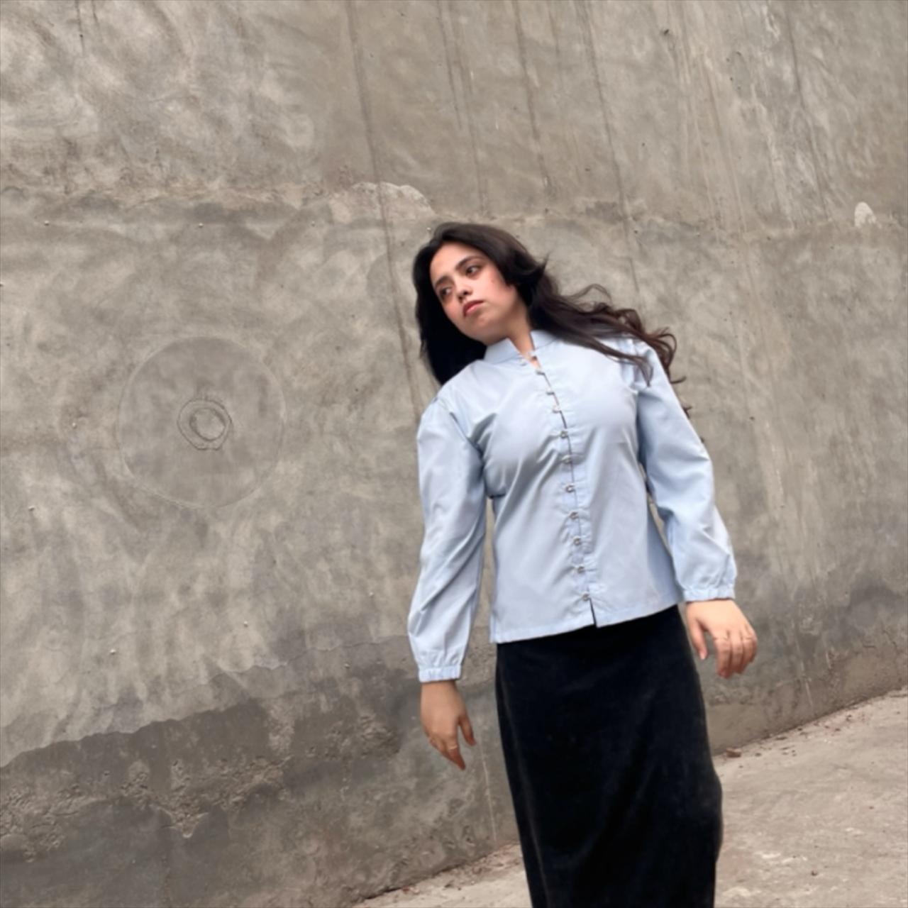 16 BLUE TOP